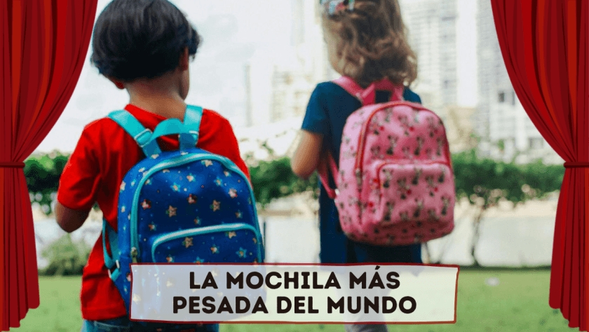 dos niños caminando con sus mochilas